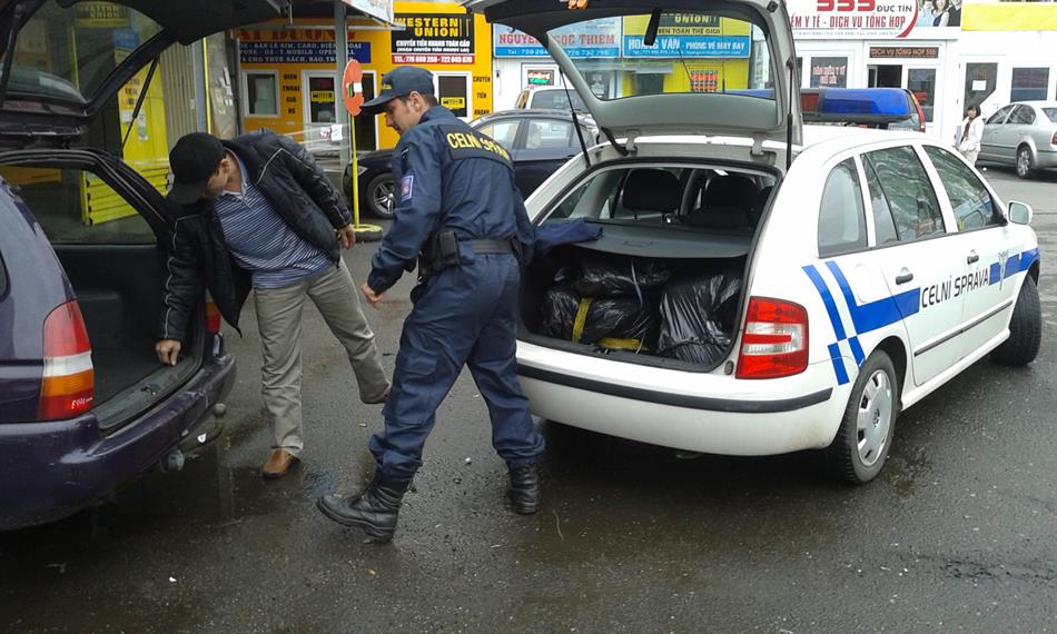 2013-5-7-631padělky auto SAPA 3.jpg